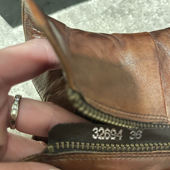 Everybody falla boots - Picture 4 of 7